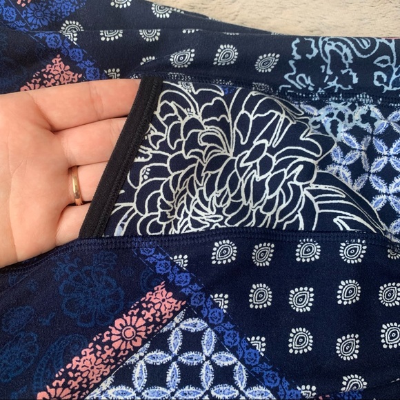 Maurice’s In Motion Paisley Print Cropped Leggings with 2 Pockets - Picture 8 of 8